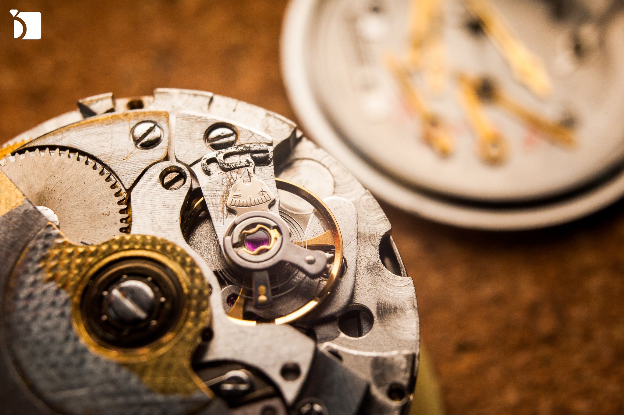 Image Showcasing Automatic Mechnical Watch Repair Movement Repair