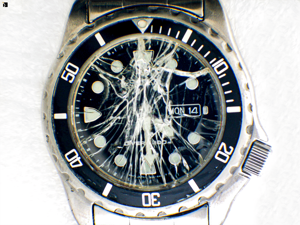Image showing the Before #122 of a Seiko Watch Needing a Crystal Replacement