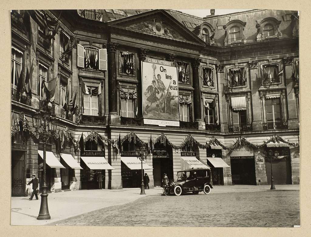 Photo of first Van Cleef & Arpels boutique at 22 Place Vendôme, Paris circa 1906