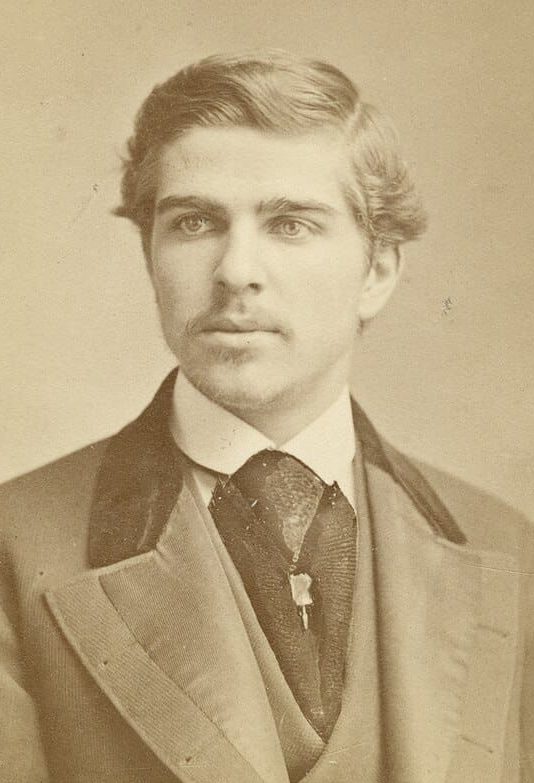 Photo of Louis Comfort Tiffany.